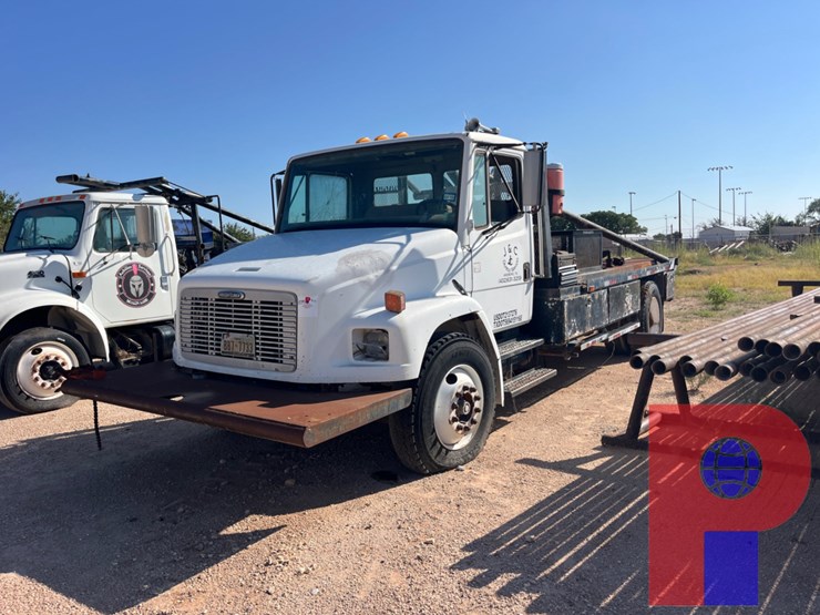 2001-freightliner-fl70-image-1