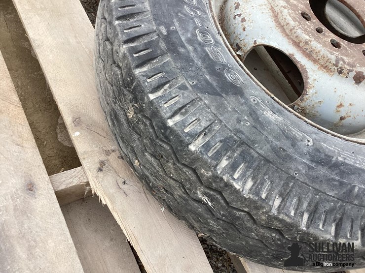 9.5-16.5-tires-&-rims-image-9