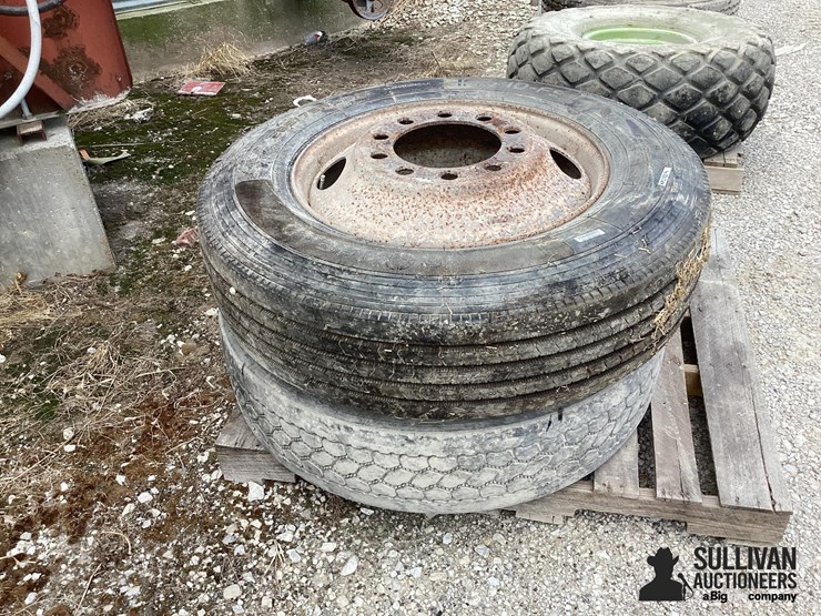 285/75r24.5-tires-&-rims-image-3