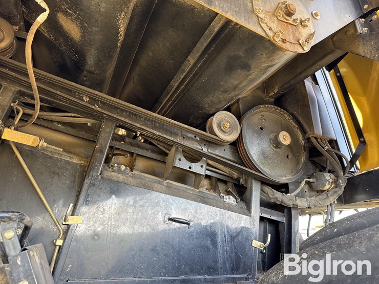 2008-new-holland-cr9070-image-11