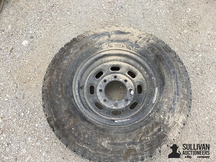 265/75r16-tire-&-rim-image-12
