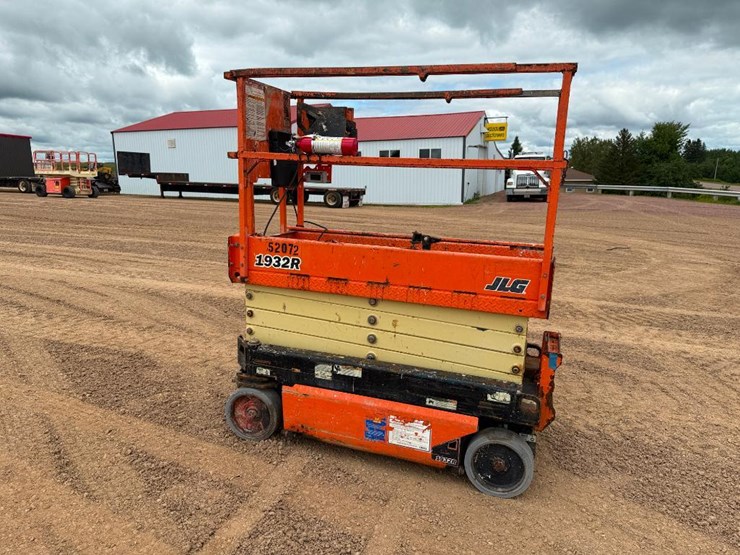2017-jlg-1932r-image-2