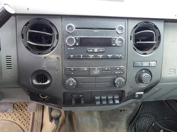 2013-ford-f550-image-26
