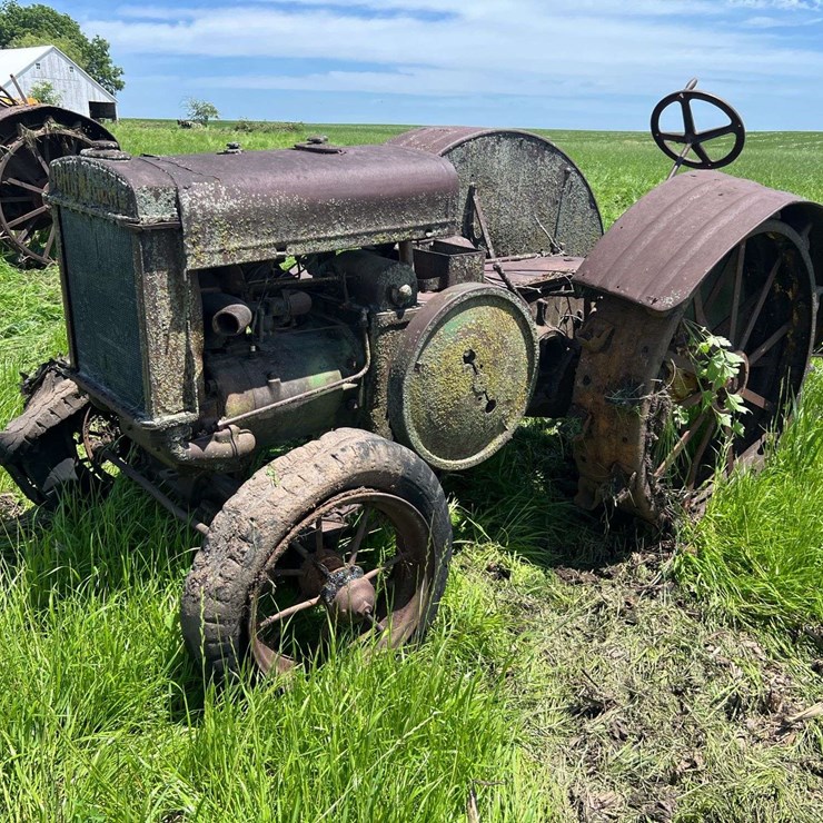 JOHN DEERE D