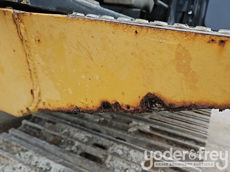 2011-deere-250g-lc-image-66