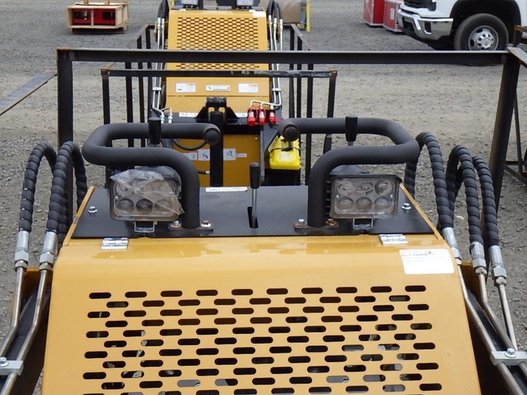 2025-agt-mx-crt23-skid-steer-tracked-loader-image-11