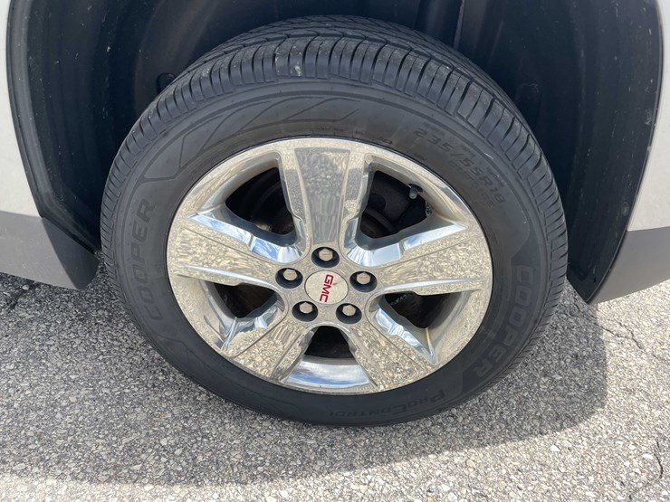 #1292-•-2015-gmc-terrain-awd-(has-wi-title)-(of)-image-13