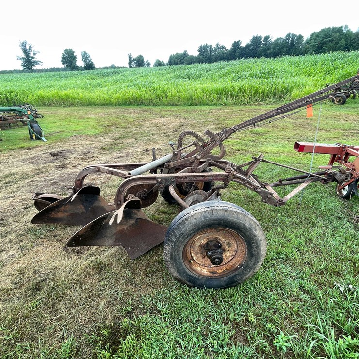 #7460 • Unknown Brand 2 Bottom Plow
