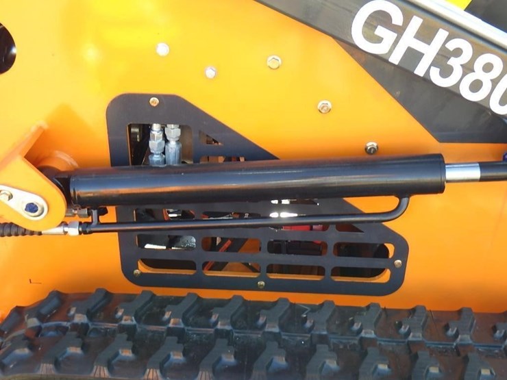 2025-aboss-gh380-skid-steer-tracked-loader-image-7