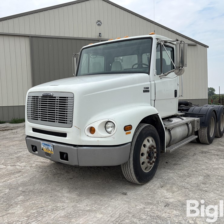 2000 FREIGHTLINER FL112