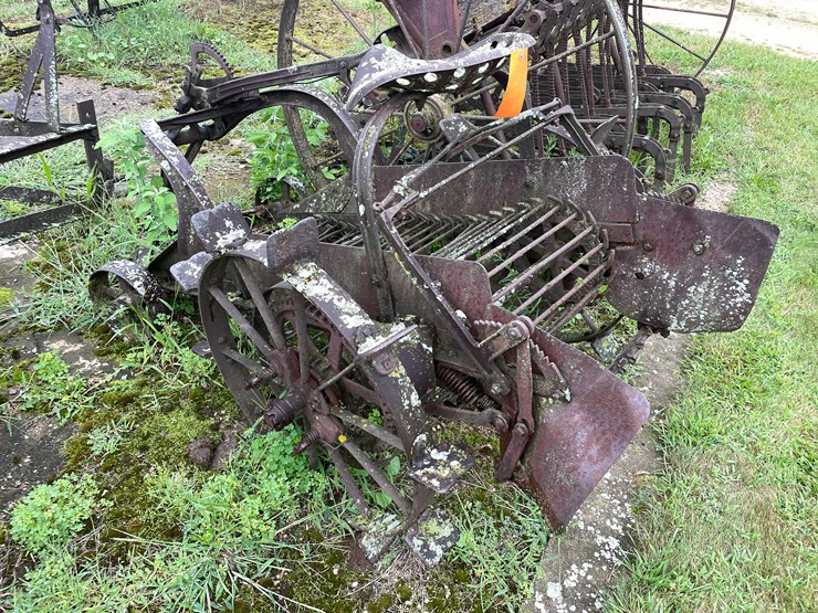 #7495-•-antique-horse-drawn-potato-digger-image-6
