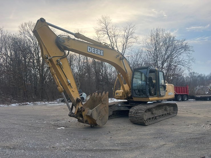 2003-deere-200c-lc-image-1