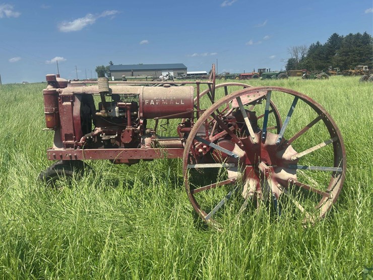 farmall-f12-image-2