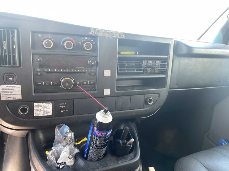 #1296-•-2012-gmc-savana-box-truck-(has-wi-title)-(of)-image-29