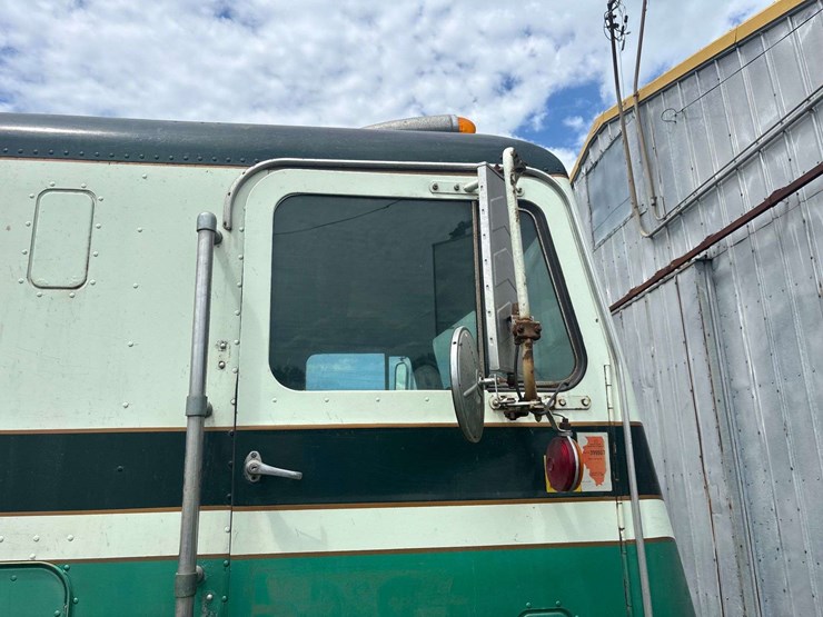 white-freightliner-cabover-semi-image-65