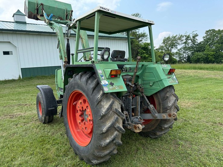 low-hour-fendt-306ls-with-loader-image-7