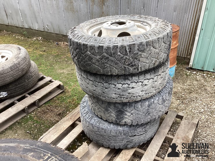 245/75r17-tires-&-rims-image-1