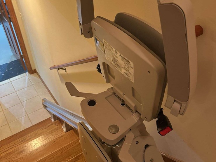 bruno-stair-lift-110”-l-image-1