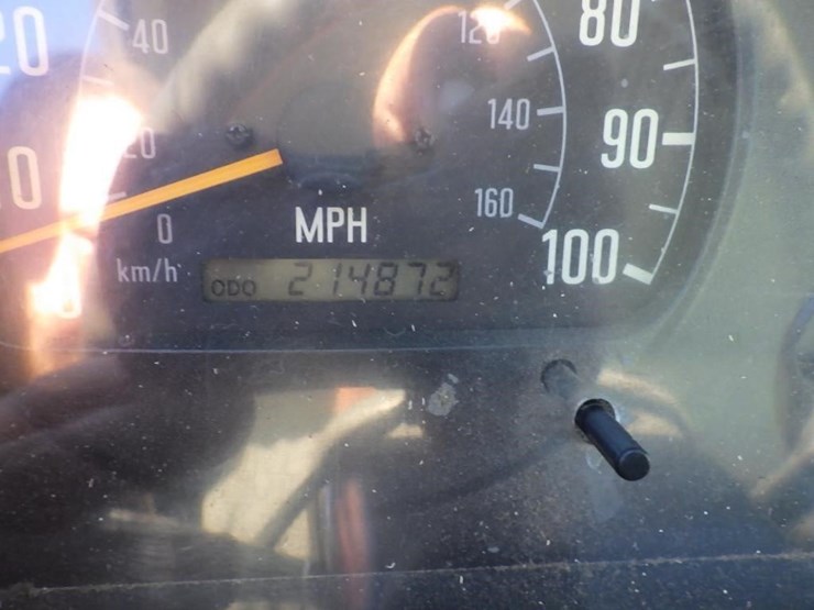 2000-isuzu-npr-image-22