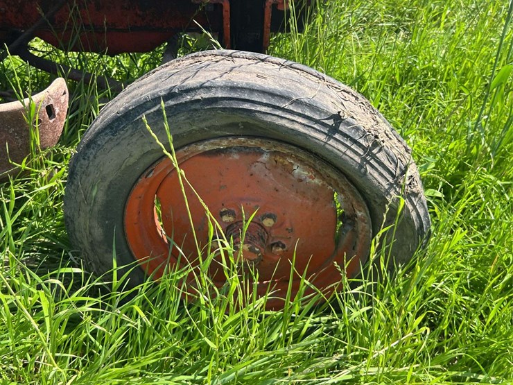 allis-chalmers-with-sickle-mower-image-14