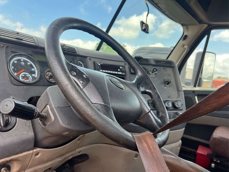 2017-freightliner-s/a-daycab-truck-*inop-image-24