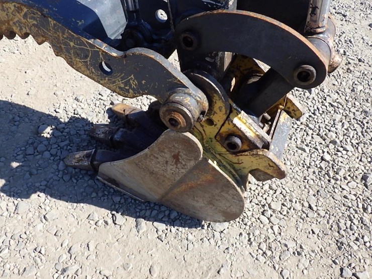 2019-deere-17g-image-8