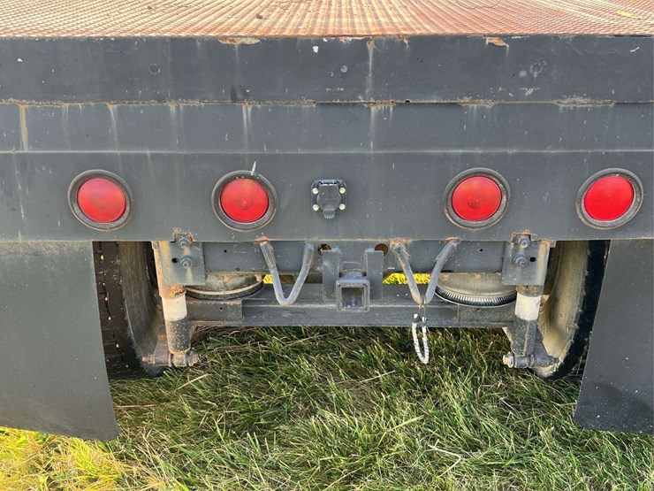international-semi-with-flatbed-image-50