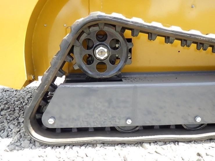 2025-cfg-tk35r-skid-steer-tracked-loader-image-10