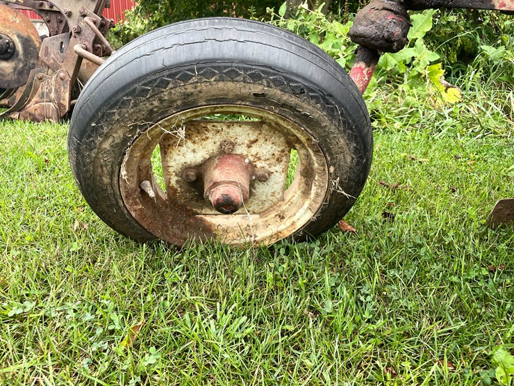 #7468-•-international-harvester-multi-bottom-plow-image-9