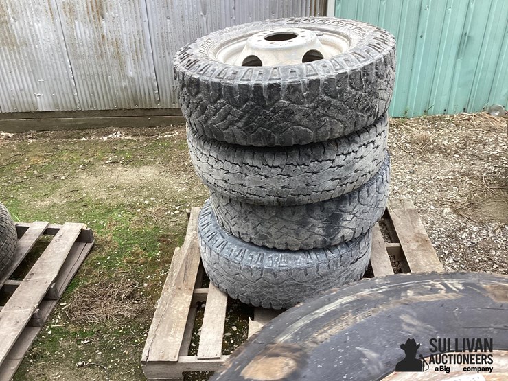 245/75r17-tires-&-rims-image-2