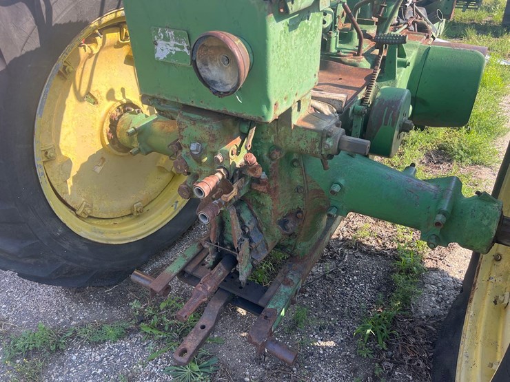 antique-john-deere-tractor-image-7