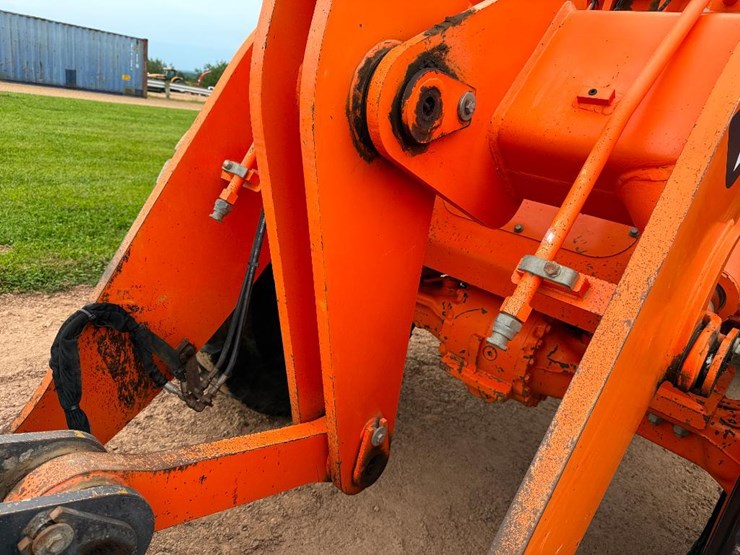 2017-doosan-dl220-5-image-30