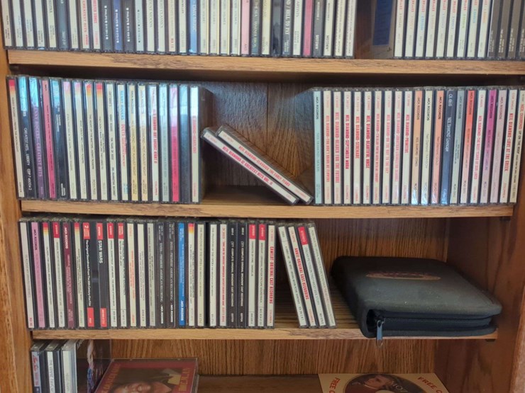 cd-tower-with-cd's-and-tape-cassettes---classics-image-4