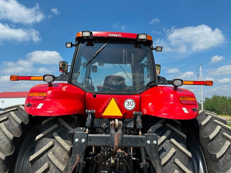 2015-case-ih-magnum-315-image-23