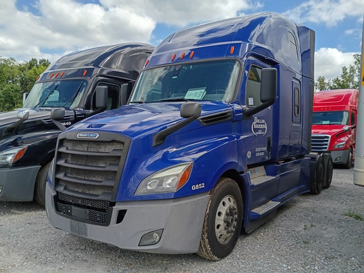 2019-freightliner-cascadia-126-image-1