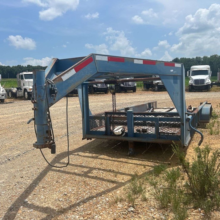 2013 80" x 20' T/A Gooseneck Trailer