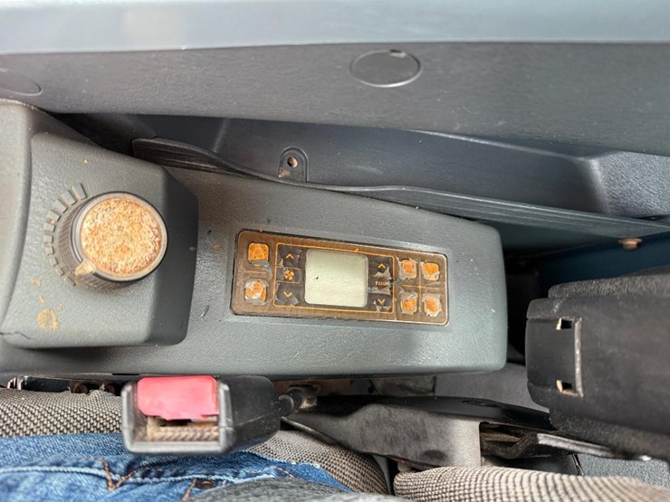 2013-hyundai-hx145-lcr-image-54