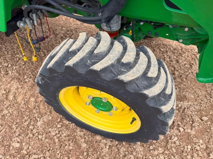 2020-john-deere-3033r-image-9
