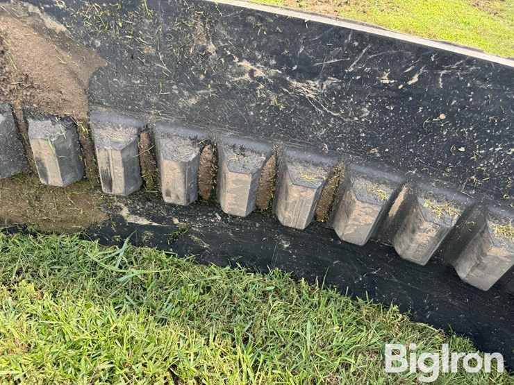 goodyear-30"-quad-track-track-image-14