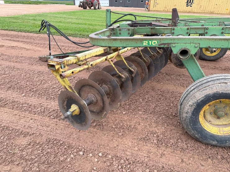 john-deere-210-image-11