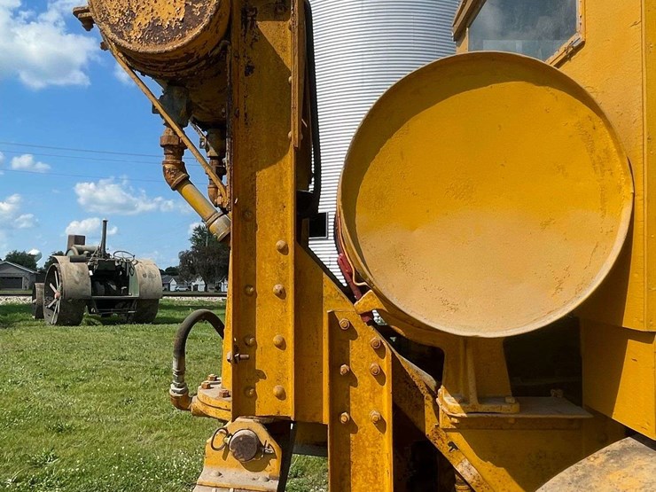 caterpillar-sixty-image-92