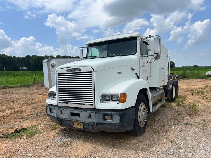 1996-freightliner-t/a-sleeper-semi-truck-*inop-image-1