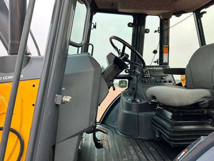 2018-deere-310sl-image-52