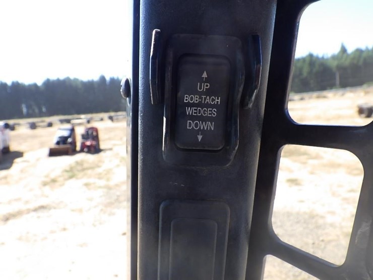 2015-bobcat-s530-image-23