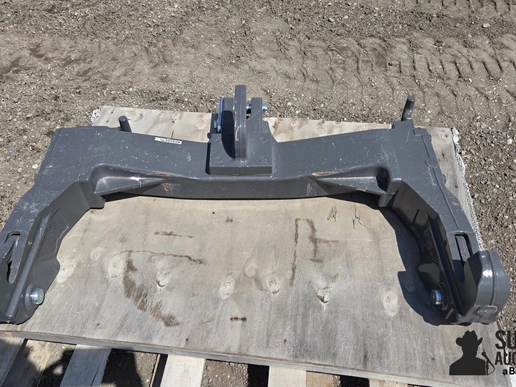 unused-massey-ferguson-cat.-3-quick-hitch-image-1
