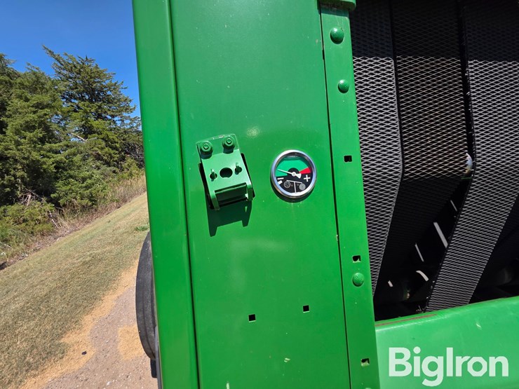 2019-john-deere-560m-image-16
