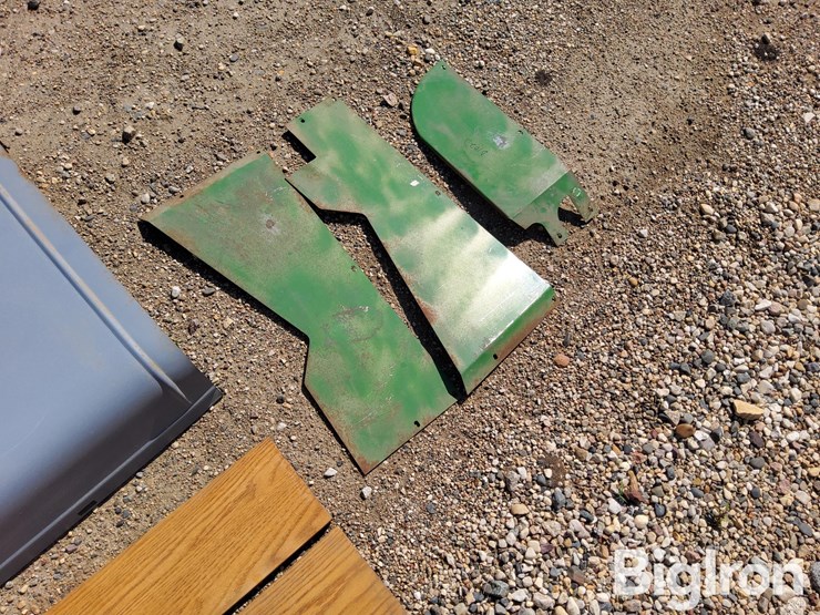 john-deere-early-d-tin-work-image-19