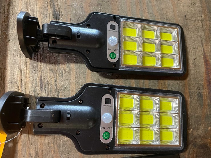 #2083-•-(2)-led-parking-lot-yard-lights-(pr6)-image-5