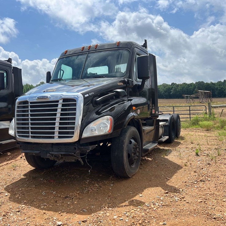 2018 Freightliner T/A Daycab Truck *INOP