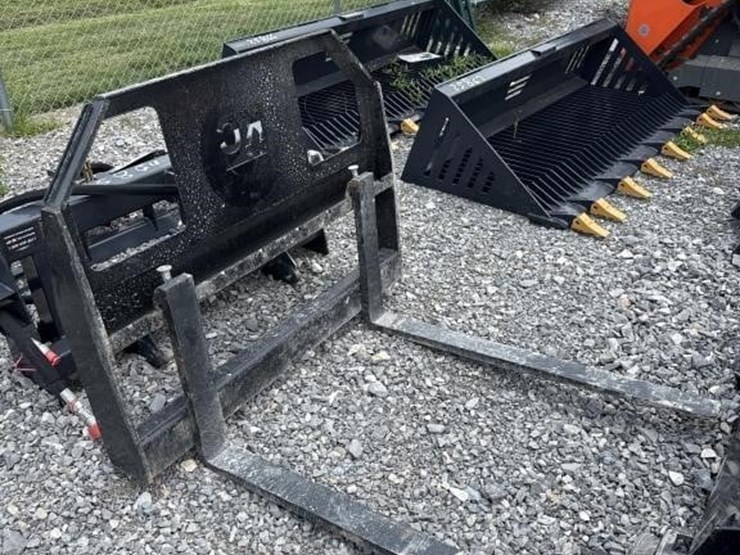 kc-skid-steer-pallet-forks-42-inch-image-1